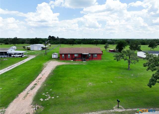 Property at 456 W Oaks, Victoria, TX 77905, 4 beds, 2 baths