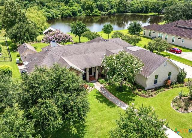 Property at 106 Pebble Brook St, Victoria, TX 77904, 3 beds, 2.5 baths