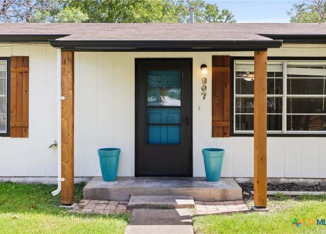 Property at 907 Apple St, Fredericksburg, TX 78624, 3 beds, 1 bath