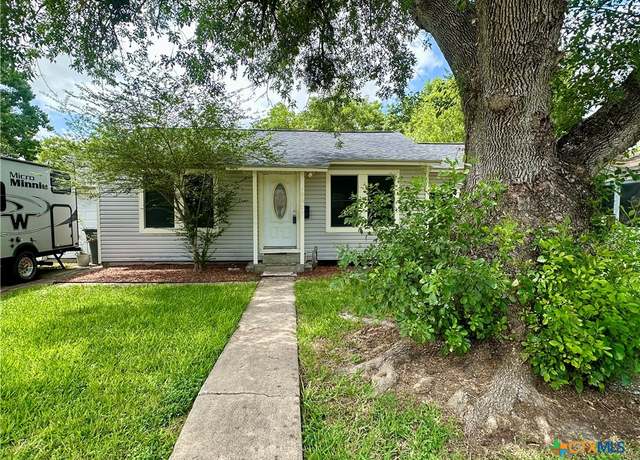 Property at 1405 E Virginia Ave, Victoria, TX 77901, 3 beds, 2 baths