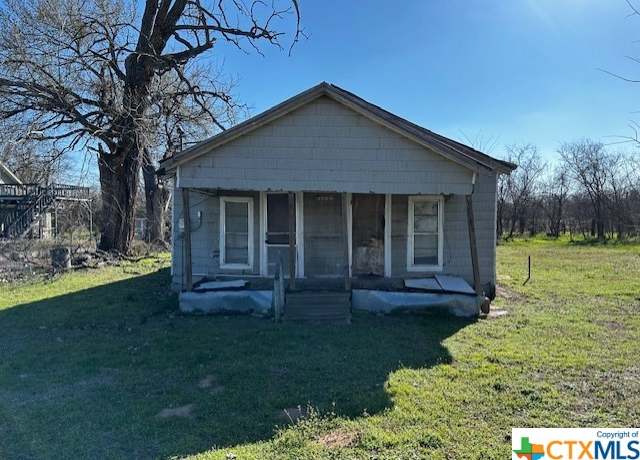 Property at 1705 W 12th St, Cameron, TX 76520, 2 beds, 1 bath