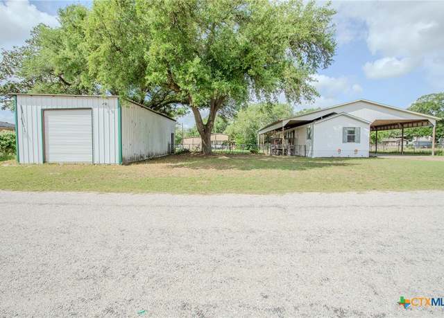 Property at 252 Club Dr, Victoria, TX 77905, 3 beds, 2 baths
