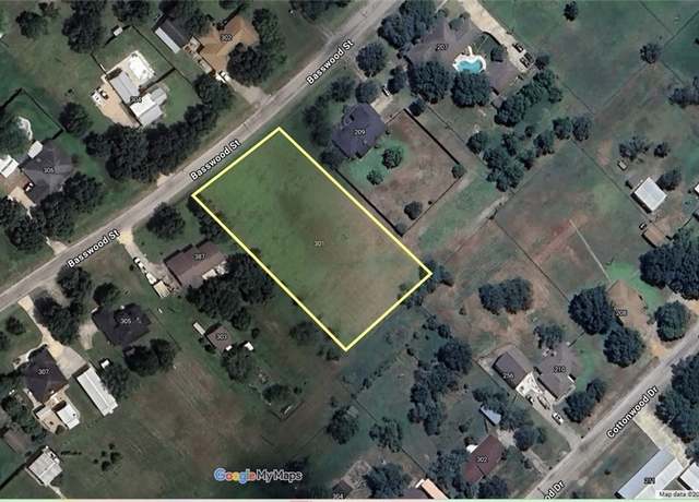 Property at 301 Basswood St, Victoria, TX 77904