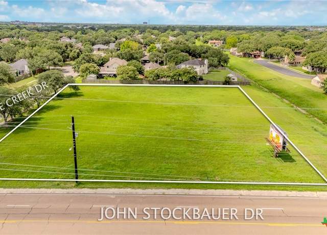 Property at 2101 N John Stockbauer Dr, Victoria, TX 77901