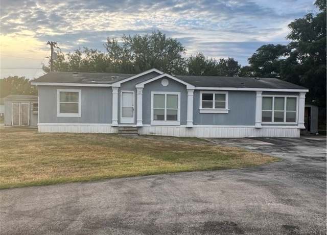 Property at 307 E Zipp Rd, New Braunfels, TX 78130, 3 beds, 2 baths