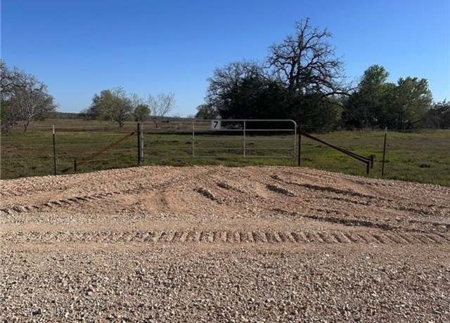 Property at 750 Main Loop Rd, Waelder, TX 78959