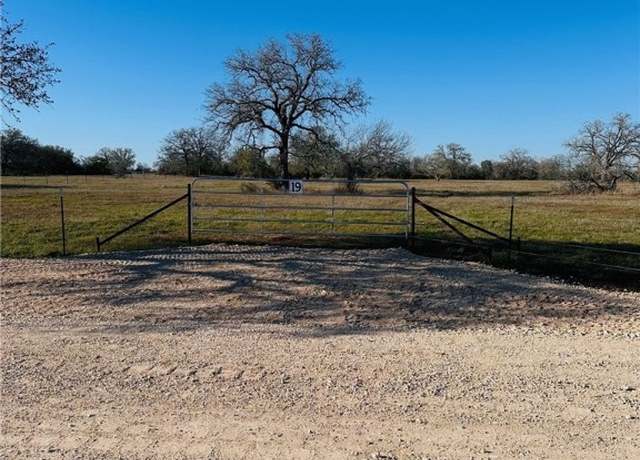 Property at 424 Main Loop Rd, Waelder, TX 78959