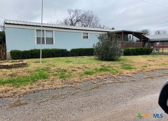 Property at 909 E Constitution St, Victoria, TX 77901, 3 beds, 2 baths