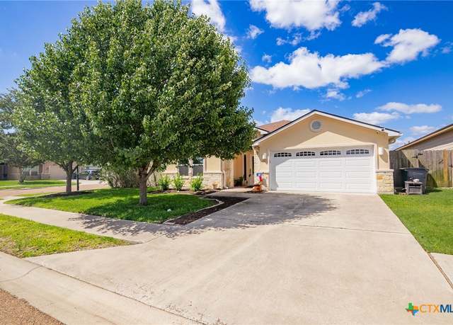 Property at 111 Seabiscuit Dr, Victoria, TX 77901, 3 beds, 2.5 baths