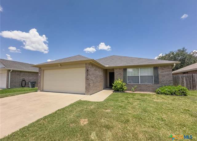 Property at 211 Brookwood, Victoria, TX 77901, 3 beds, 2 baths