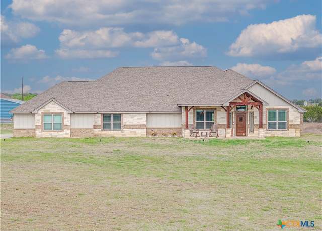 Property at 847 Twin Mountain Rd, Copperas Cove, TX 76522, 4 beds, 3 baths