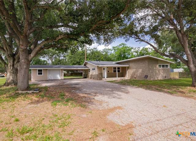 Property at 612 Flournoy St, Edna, TX 77957, 3 beds, 2 baths