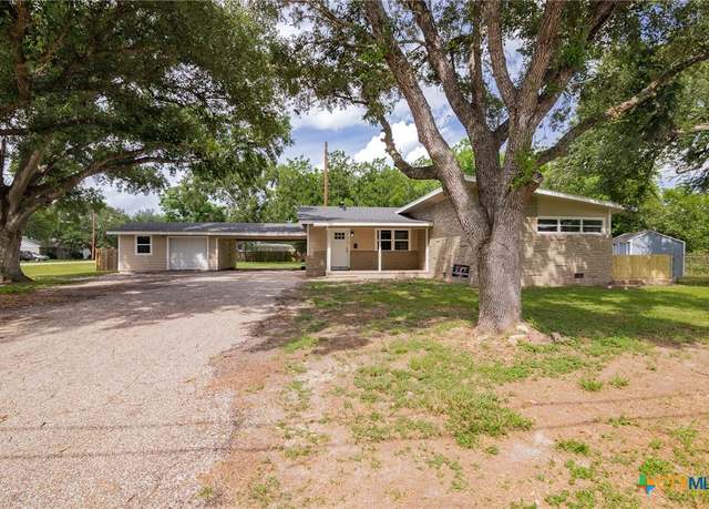 Property at 612 Flournoy St, Edna, TX 77957, 3 beds, 2 baths