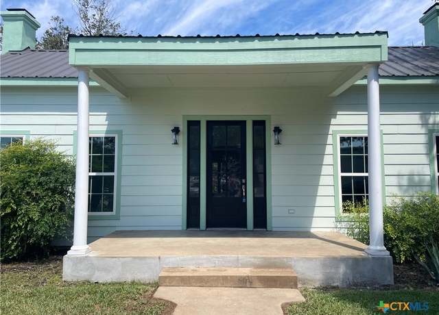 Property at 201 E 6th St, Lampasas, TX 76550, 3 beds, 1 bath