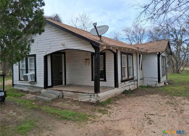 Property at 1206 W 7th St, Cameron, TX 76520, 3 beds, 1 bath