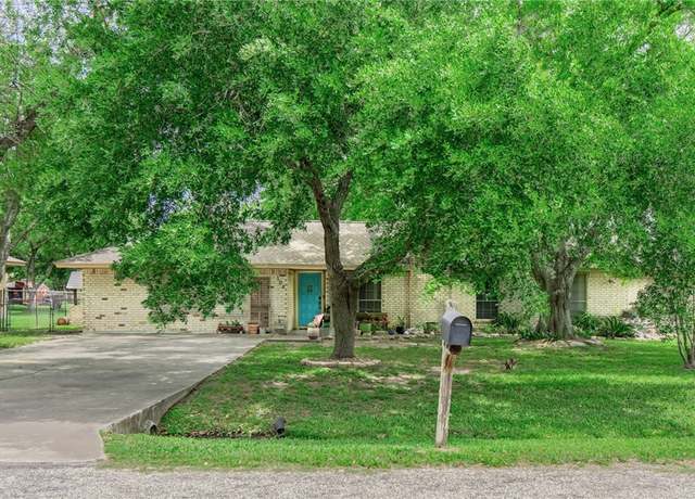 Property at 108 Elaine St, Victoria, TX 77904, 4 beds, 3.5 baths