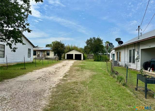 Property at 411 N Swenson St, Falls City, TX 78113, 10 beds, 6 baths