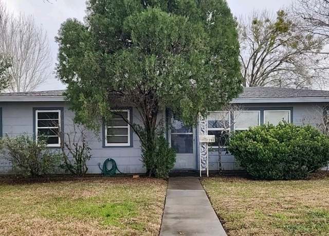 Property at 711 E Crestwood Dr, Victoria, TX 77901, 3 beds, 2 baths
