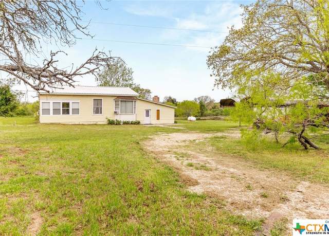 Property at 2080 Woodrow Center Rd, Kingsbury, TX 78638, 3 beds, 1.5 baths