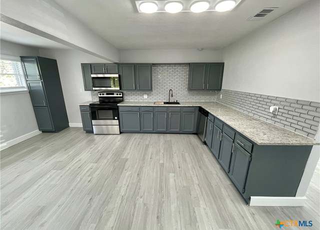 Property at 105 Bybee Ct, Harker Heights, TX 76548, 4 beds, 1 bath