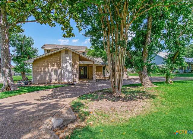 Property at 1806 Club Cir, Salado, TX 76571, 3 beds, 2.5 baths