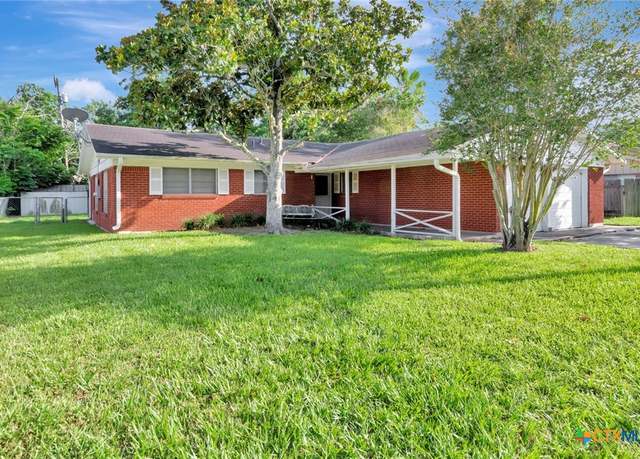 Property at 2307 E Airline Rd, Victoria, TX 77901, 3 beds, 2 baths