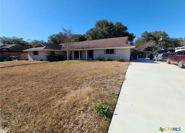 Property at 205 Birchwood Dr, Victoria, TX 77901, 4 beds, 3 baths