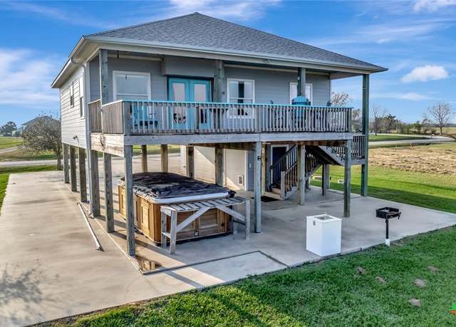 Property at 314 Windswept Dr, Port Lavaca, TX 77979, 3 beds, 2.5 baths