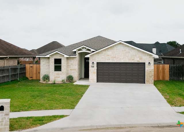 Property at 1006 Broadmoor St, Victoria, TX 77904, 3 beds, 2 baths