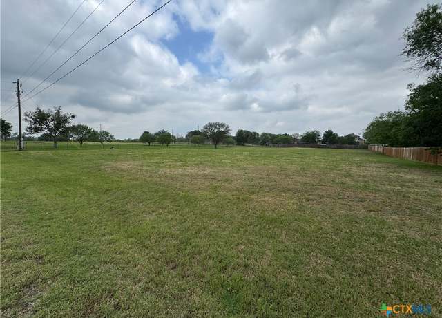 Property at 112 Tomahawk Trl, Seguin, TX 78155
