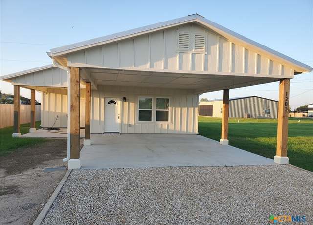 Property at 1201 W Houston Ave, Seadrift, TX 77983, 3 beds, 2 baths