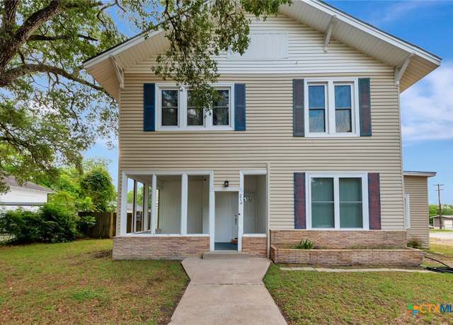 Property at 214 Hubbard St, Yoakum, TX 77995, 5 beds, 3 baths