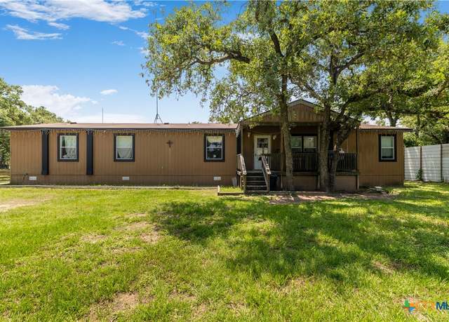 Property at 102 Fannin Oaks Dr, Victoria, TX 77905, 4 beds, 3 baths