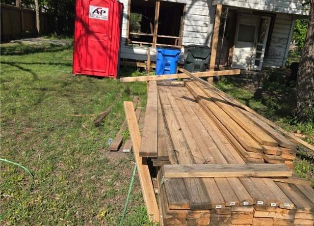 Property at 618 S Saunders St, Seguin, TX 78155, 2 beds, 1 bath