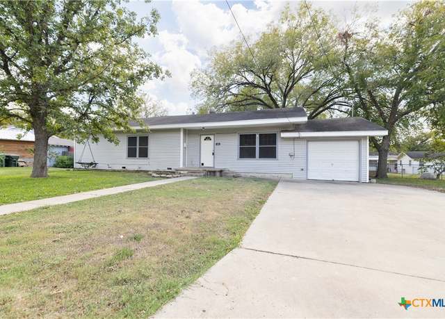 Property at 605 Beacon St, Cuero, TX 77954, 3 beds, 2 baths