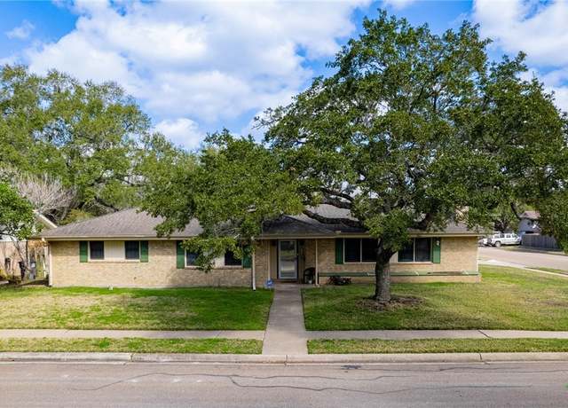 Property at 102 Warwick Glen St, Victoria, TX 77904, 5 beds, 2 baths