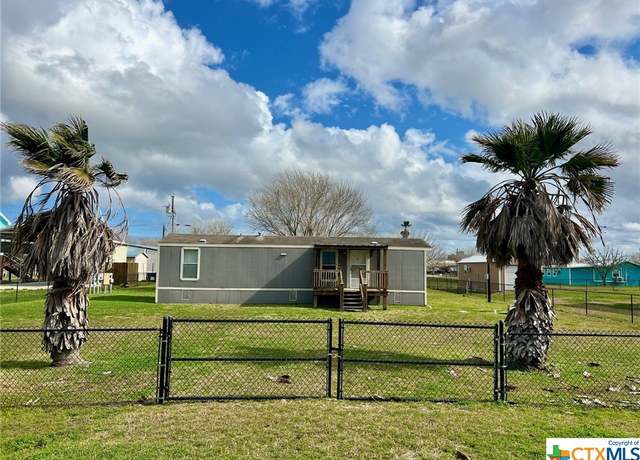 Property at 71 Betty St, Port Lavaca, TX 77979, 2 beds, 1 bath