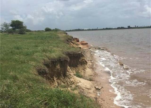 Property at 33 Fivemile Trl, Palacios, TX 77465