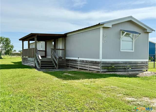 Property at 1003 W Toledo St, Seadrift, TX 77983, 3 beds, 2 baths