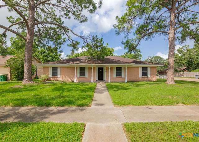 Property at 101 Sussex Dell Dr, Victoria, TX 77904, 3 beds, 2 baths