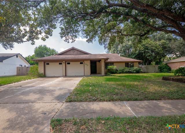 Property at 517 Maplewood Dr, Victoria, TX 77901, 3 beds, 2 baths