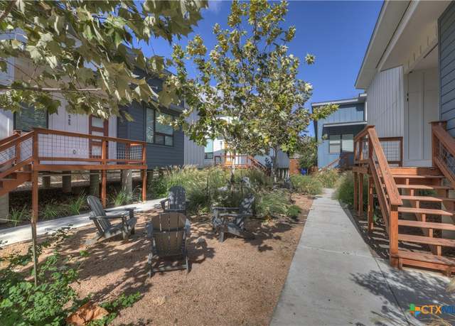 Property at 565 E Basel St, New Braunfels, TX 78130, 3 beds, 2 baths