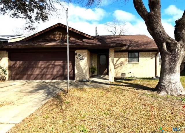 Property at 223 Monterrey Dr, Victoria, TX 77904, 3 beds, 2 baths