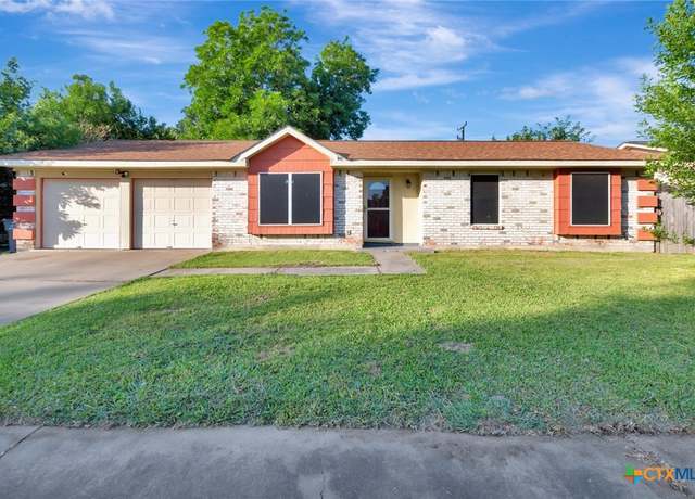 Property at 1808 Mission Dr, Victoria, TX 77901, 3 beds, 2 baths