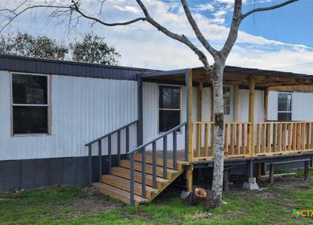 Property at 822 E Fannin St, Goliad, TX 77963, 2 beds, 1 bath