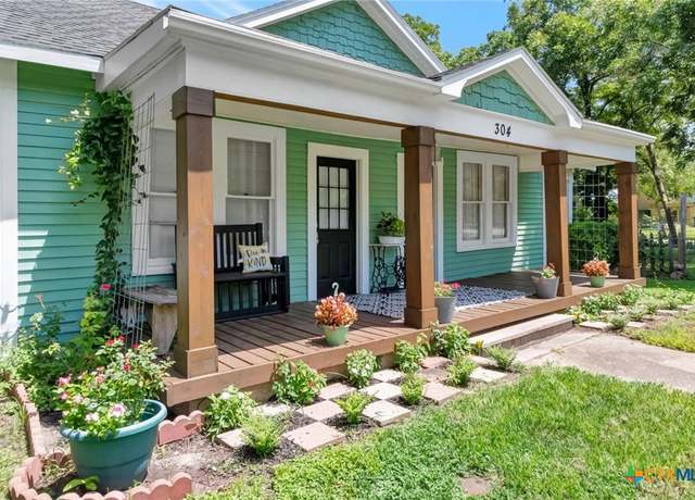Property at 304 W Putnam, Ganado, TX 77962, 4 beds, 2 baths