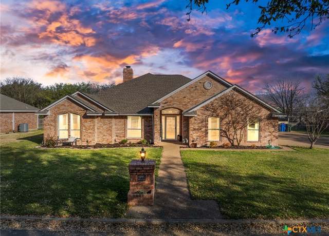 Property at 627 Wheatland Dr, Mcgregor, TX 76657, 4 beds, 2.5 baths