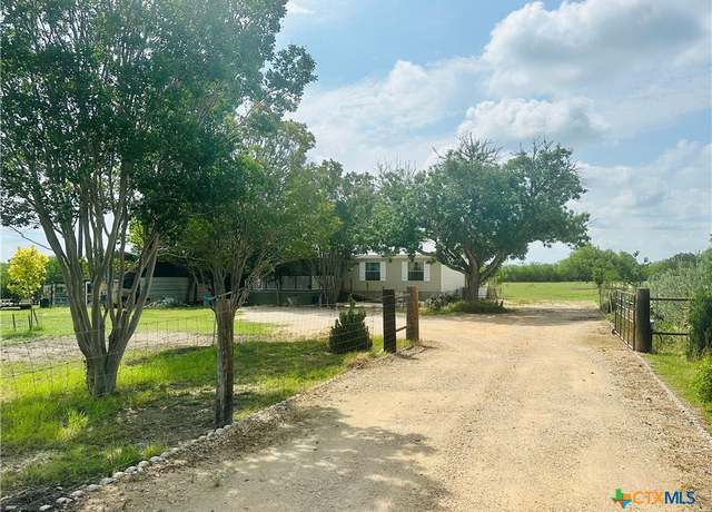 Property at 341 Lakecreek Dr, New Braunfels, TX 78130, 3 beds, 2 baths