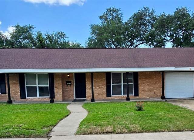 Property at 2303 Bon Aire Ave, Victoria, TX 77901, 3 beds, 2 baths