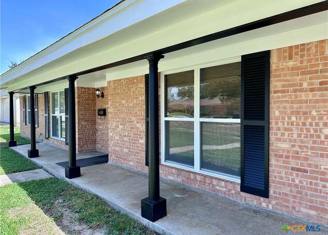 Property at 2303 Bon Aire Ave, Victoria, TX 77901, 3 beds, 2 baths
